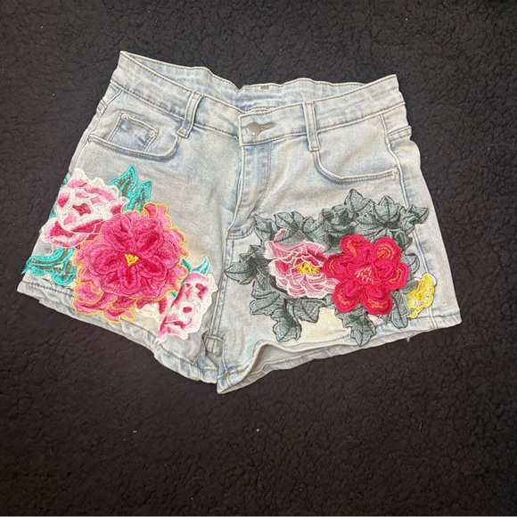 Floral Embroidered Denim Shorts - Picture 2 of 7